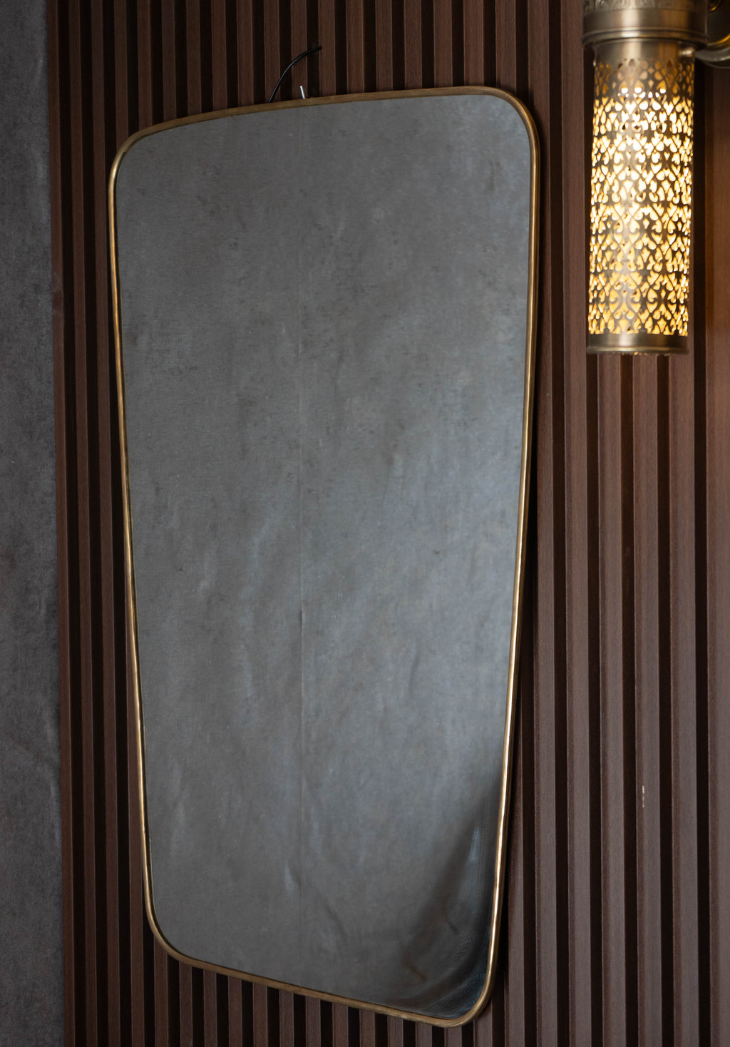 Miroir Mural en Laiton – Cadre Rectangulaire Arrondi