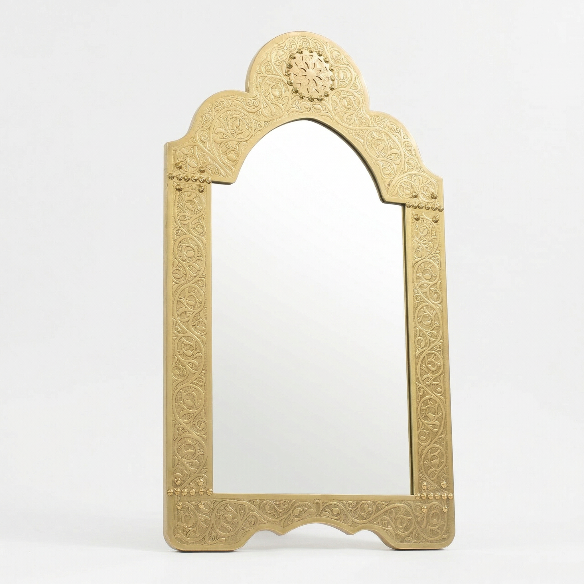 Miroir Arqué en Laiton Gravé – Style Marocain