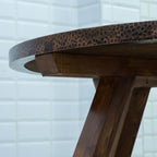 Table Basse en Cuivre Martelé et Bois – Plateau Rond