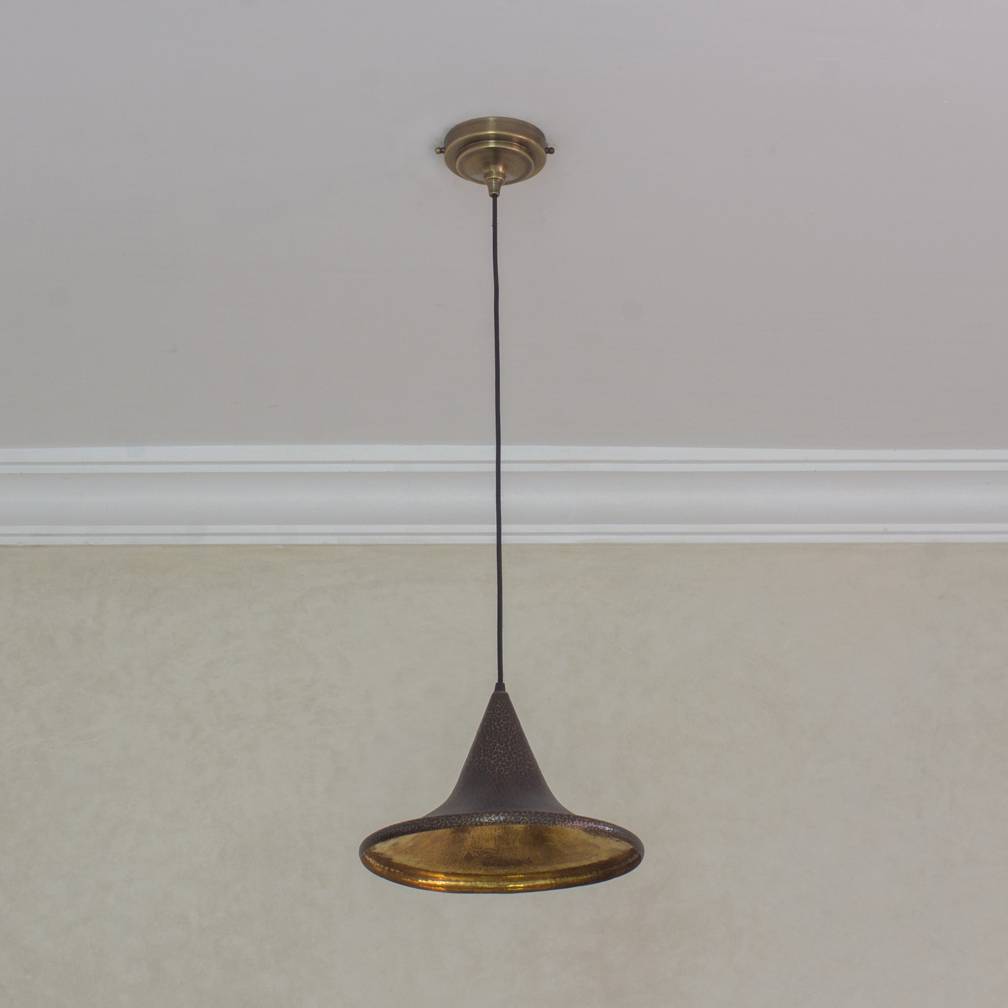 Lampe Suspendu - Cone - Laiton Finition Bronze Martelé