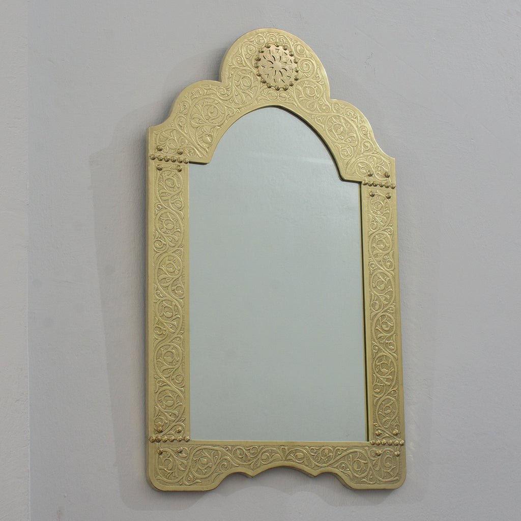 Miroir Arqué en Laiton Gravé – Style Marocain