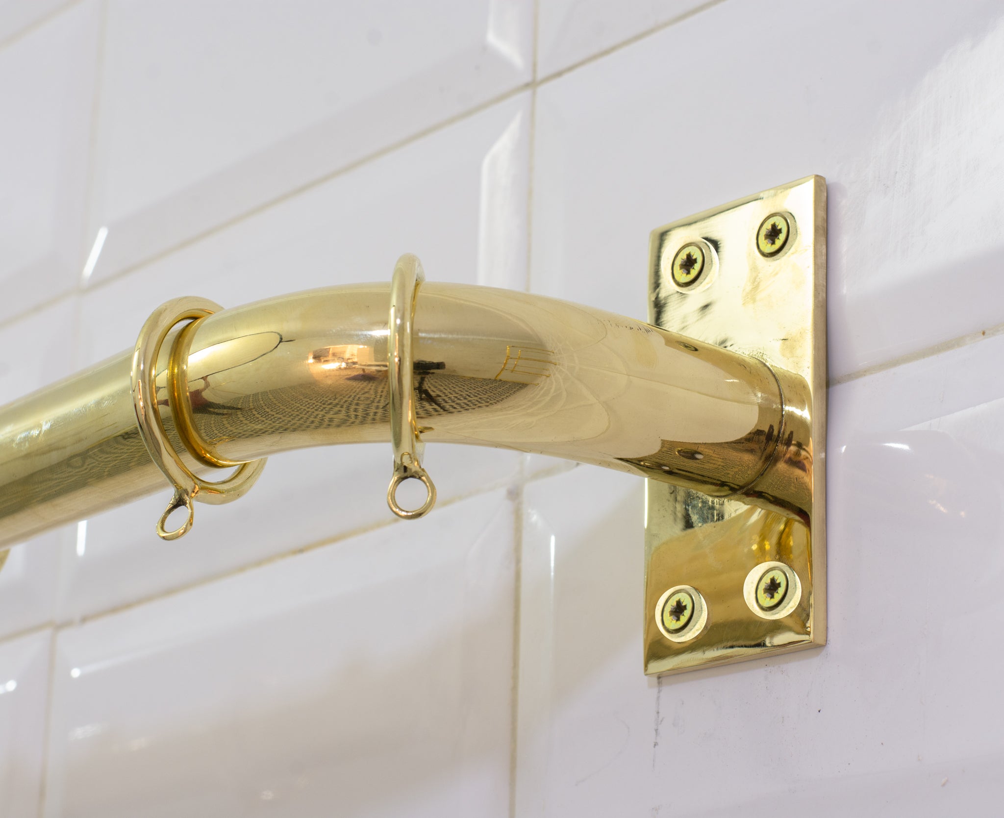 Barre de Rideau en Laiton avec Anneaux – Installation Murale