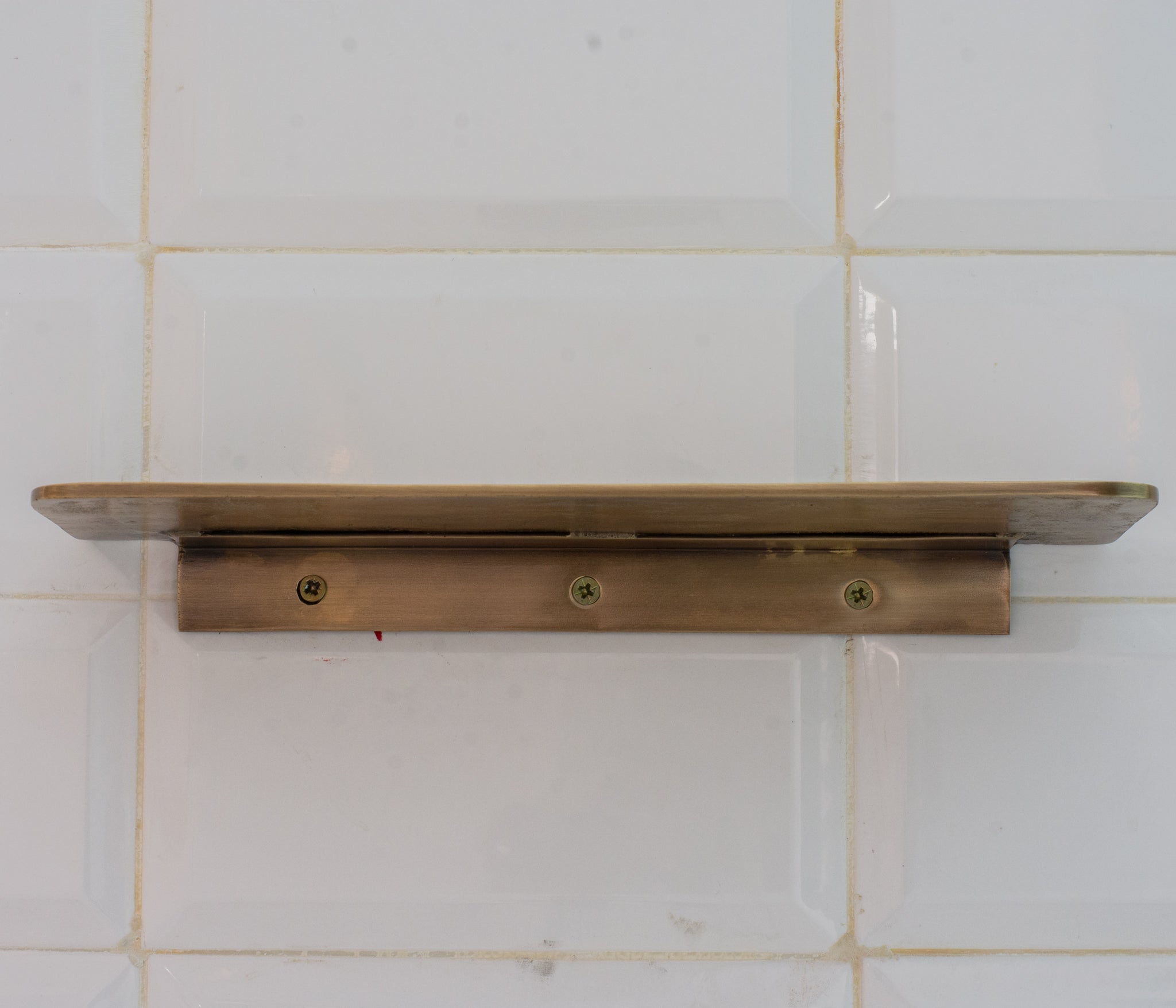 Tablette Murale en Laiton – Étagère Minimaliste Salle de Bain