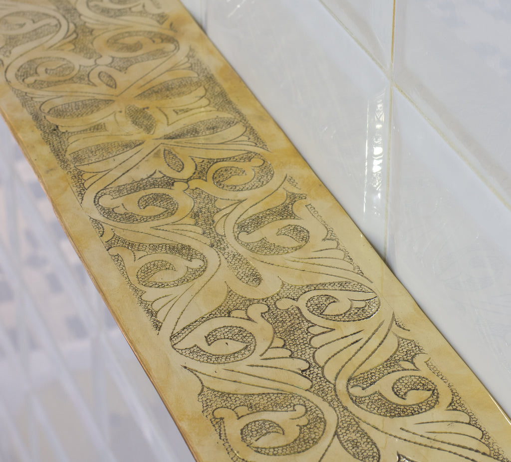 Tablette Murale en Laiton Gravé – Étagère Décorative Longue
