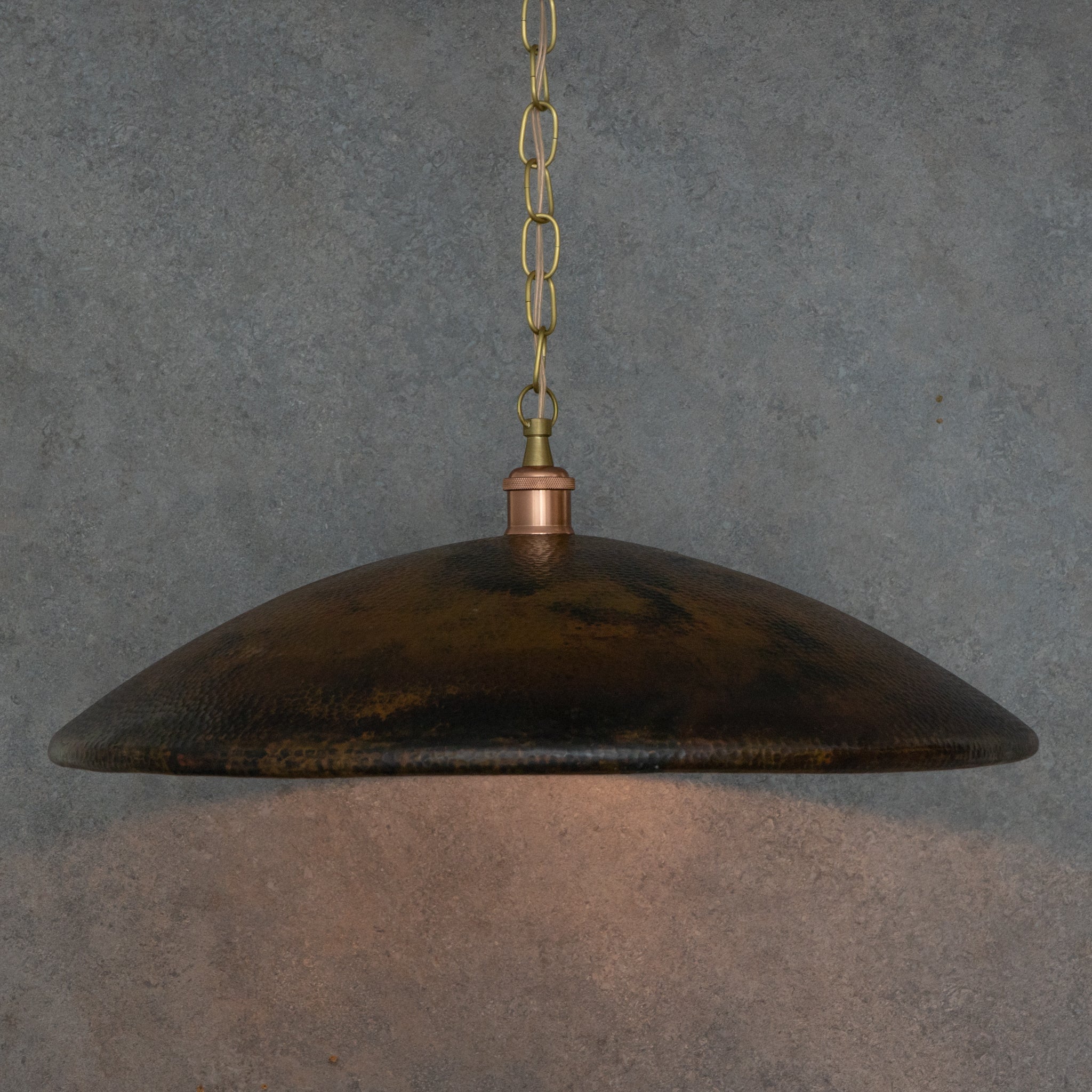 Suspension en Cuivre Martelé – Forme Plateau Rond