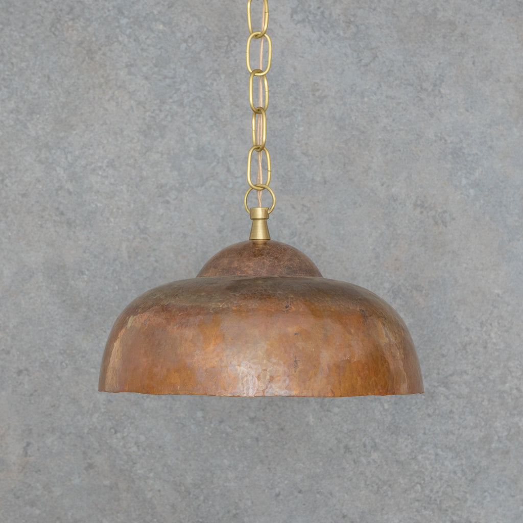 Suspension en Cuivre Martelé – Abat-jour Dôme