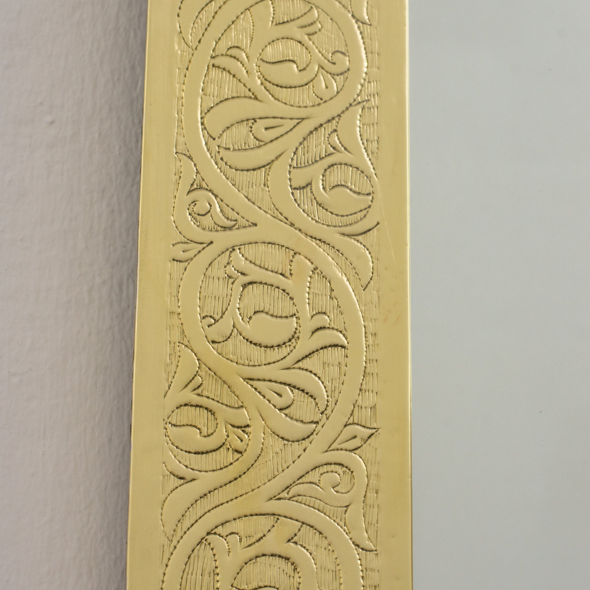 Miroir Arqué en Laiton Gravé – Style Marocain