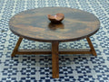 Table Basse en Cuivre Martelé et Bois – Plateau Rond
