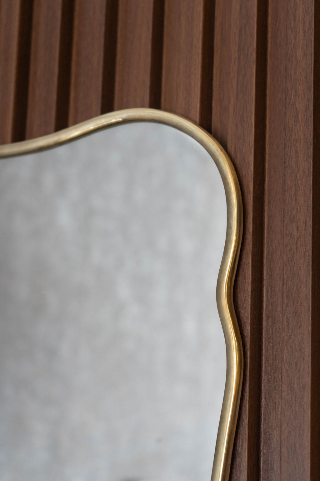 Miroir Mural en Laiton – Cadre Ondulé Classique - Mecaf
