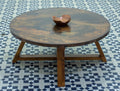 Table Basse en Cuivre Martelé et Bois – Plateau Rond - Mecaf